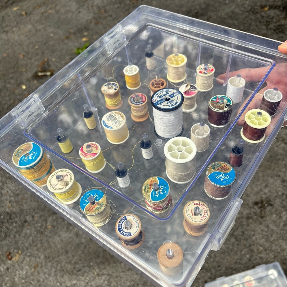 5 Boxes Sewing Thread - Assorted Colors - Picture 3 of 6